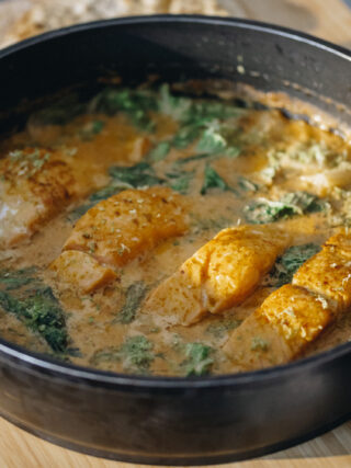 Curry od lososa i bok choy kupusa | Gladusa.com