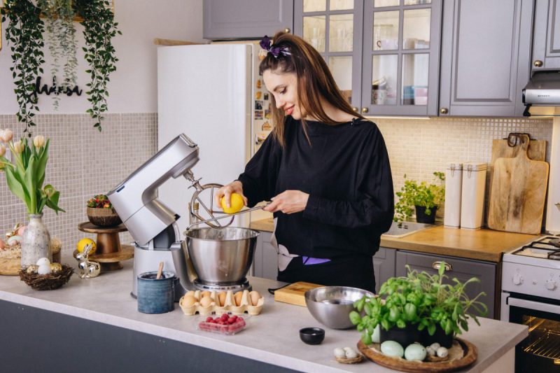 Biskvit kolac s vocem i jogurtom | Gladusa.com